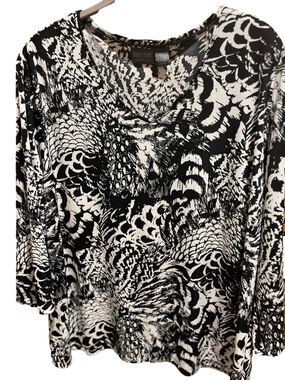 14. WOMENS CHICO’S 3/XL DETAIL TOP